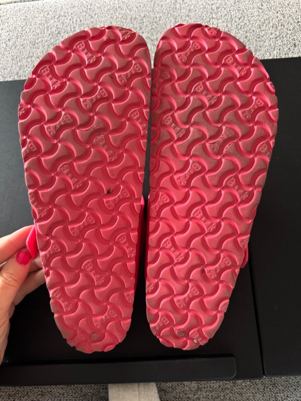 EUC Women’s Birkenstock Gizeh rubber sandals size 41  (US 10.5) color Coral - Picture 2 of 9
